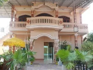 Golden Ganesha Hostel *